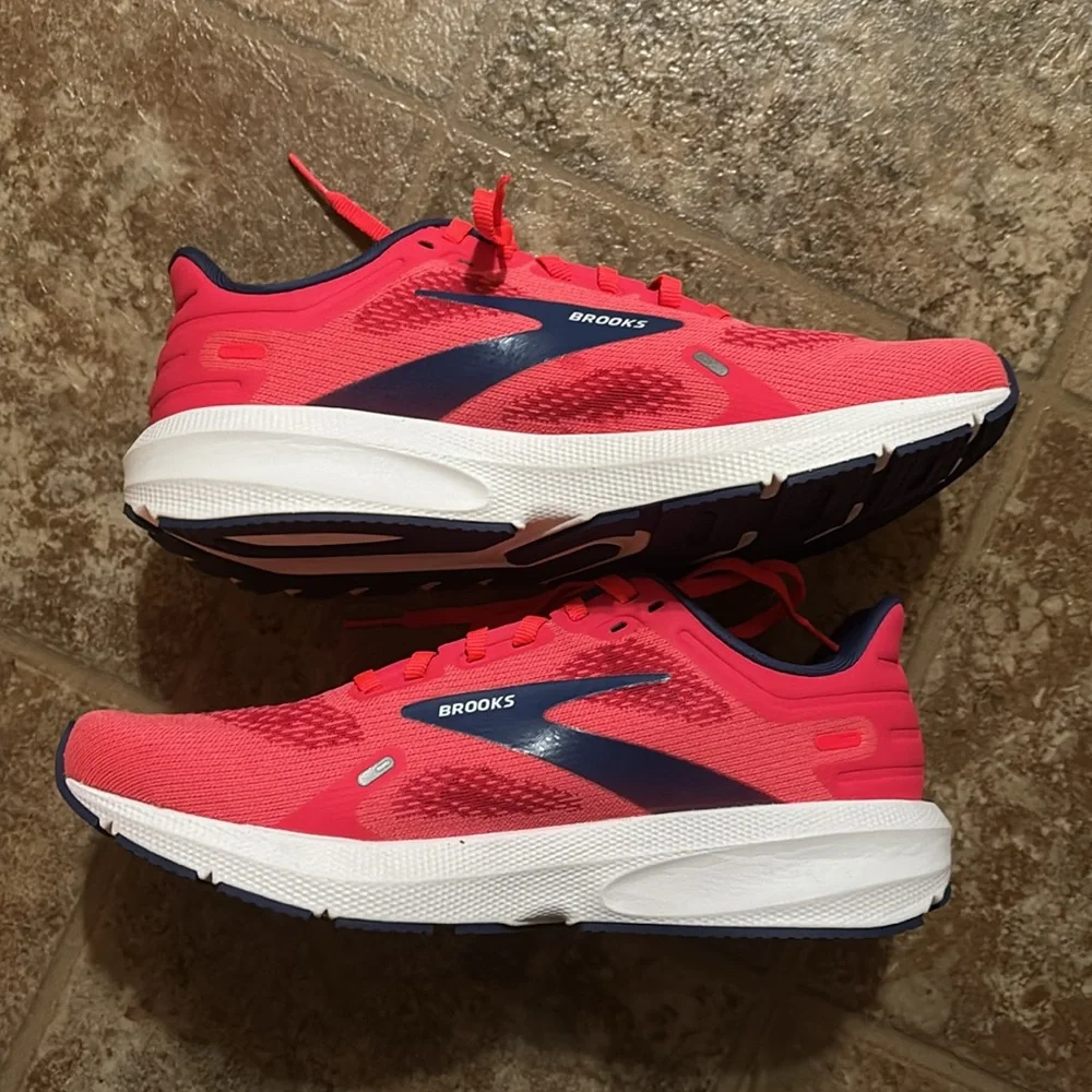 Brooks launch NEW - Picture 1 of 4